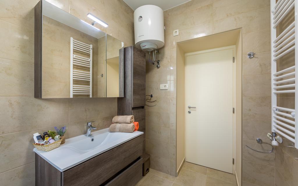 Apartments Dujmic - 50M From The Sea With Private Parking Icici Exterior photo