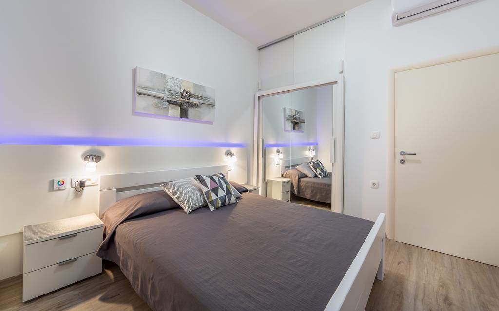 Apartments Dujmic - 50M From The Sea With Private Parking Icici Exterior photo