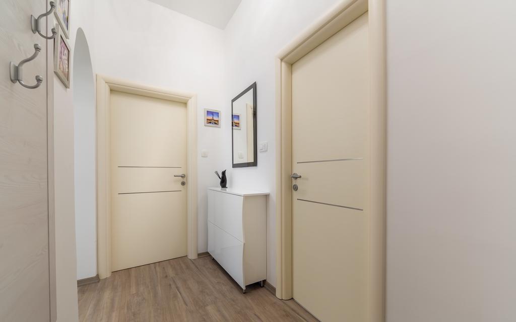 Apartments Dujmic - 50M From The Sea With Private Parking Icici Exterior photo